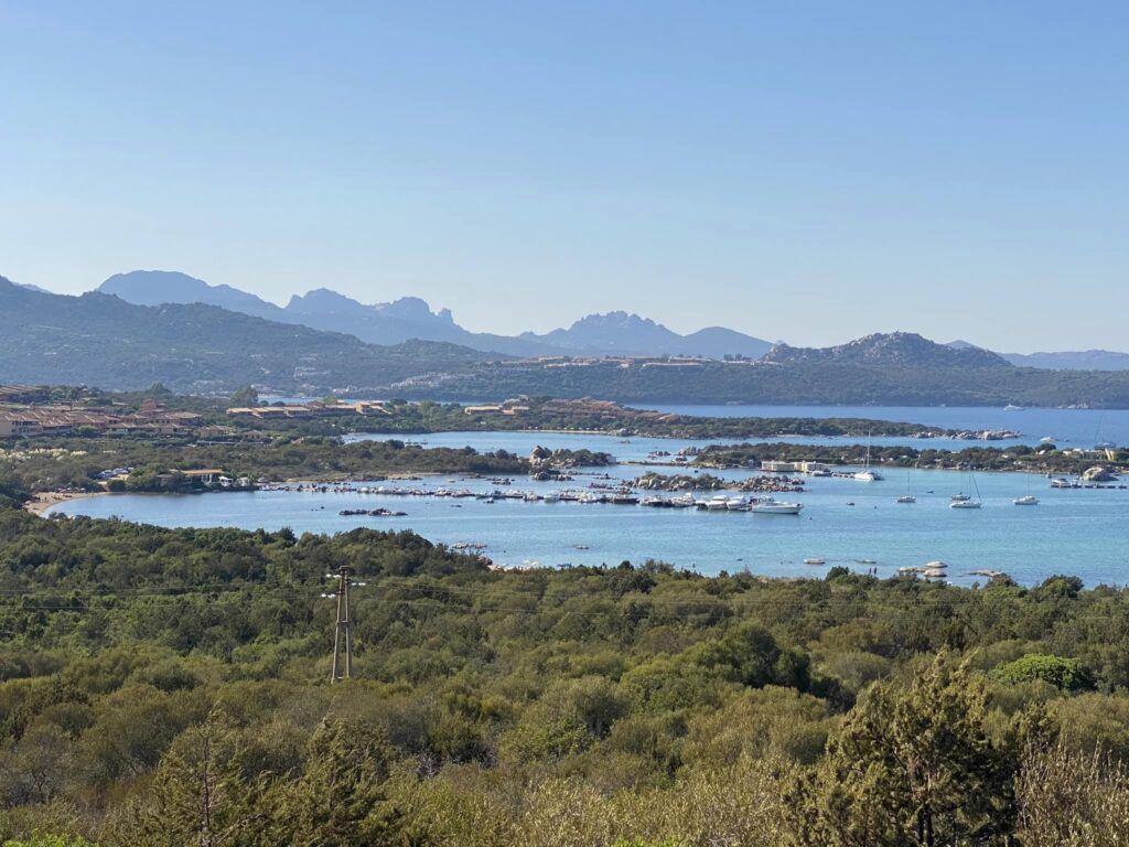 Potrebbe essere un'immagine raffigurante lago e orizzonte